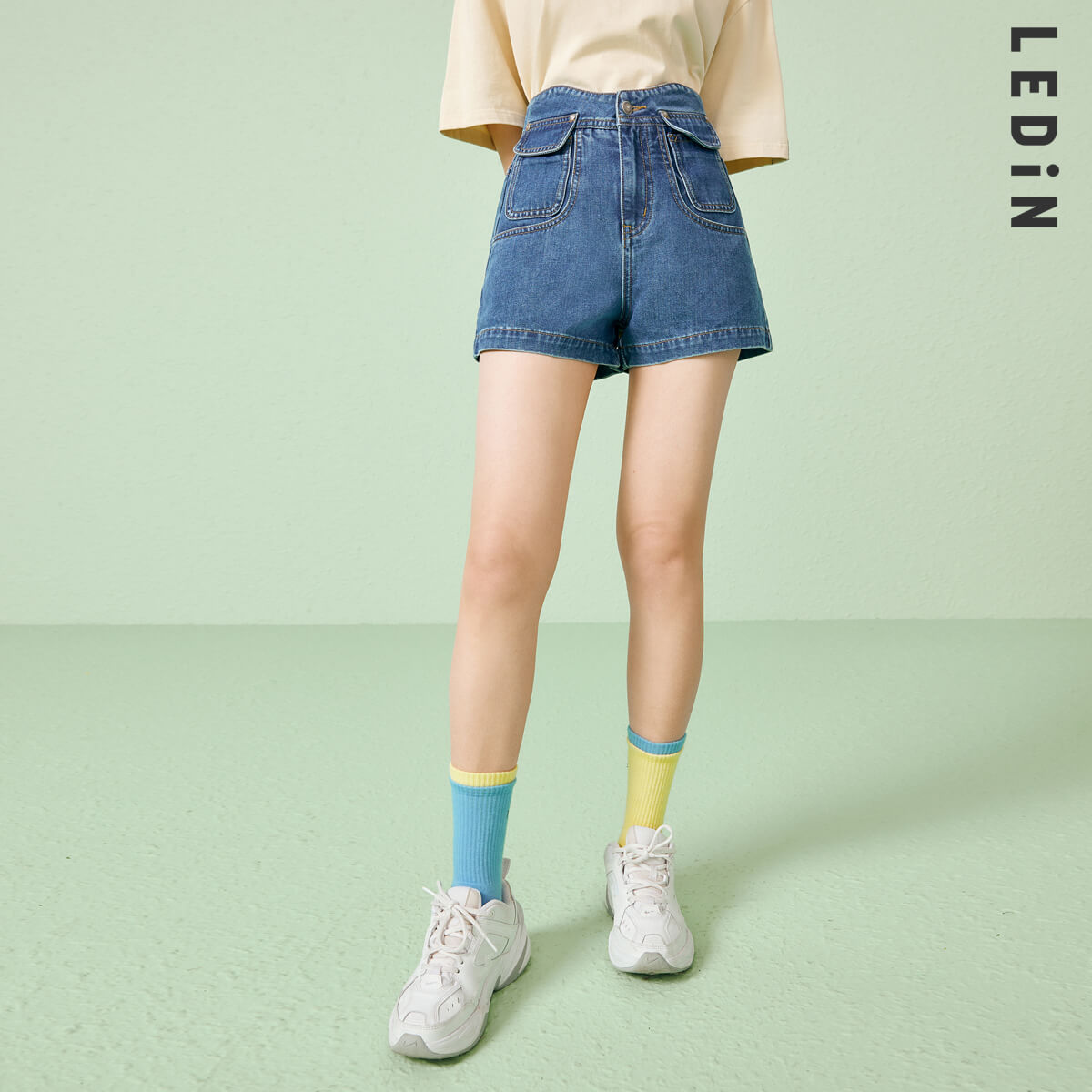 直筒牛仔褲女春季新款褲子女裝童趣花花牛仔褲寬鬆